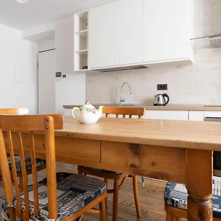 Apartman Roma 87 *