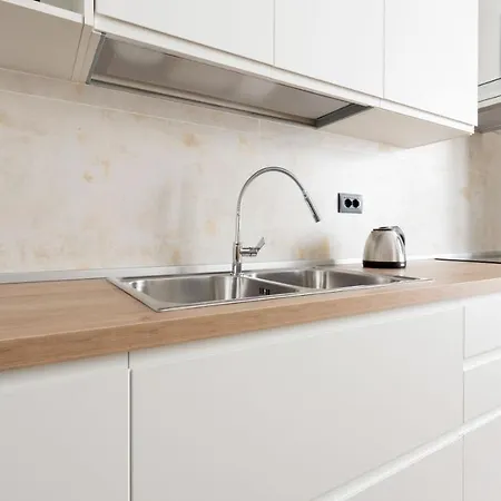 Apartman Roma 87 *