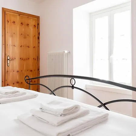 Apartman Roma 87 *